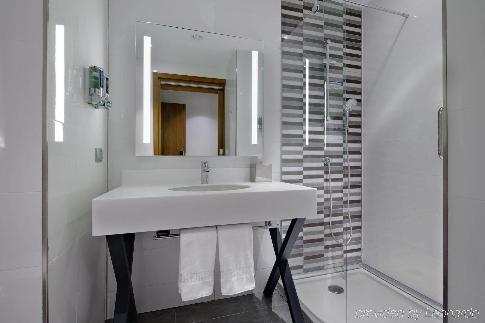 Hampton By Hilton Kocaeli Symbol Hotel Ngoại thất bức ảnh