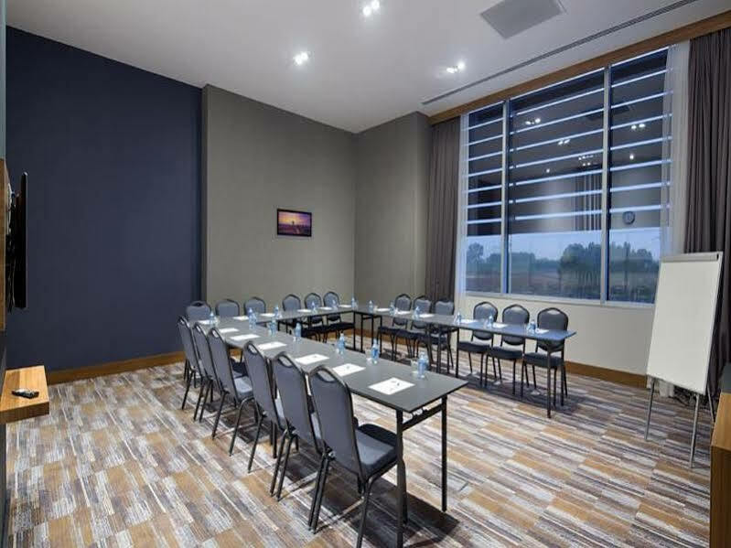 Hampton By Hilton Kocaeli Symbol Hotel Ngoại thất bức ảnh